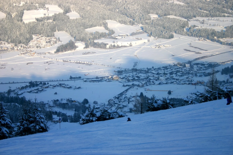 Ellmau in de winter gezien van boven