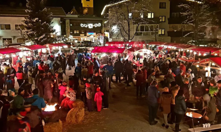 Kerstmarkt bij het Musikpavillon in Westendorf