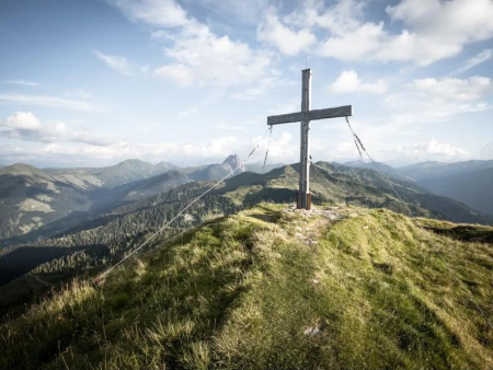 Stuwmeer op het bergplateau met een grindpad eromheen – Kreuzjöchlsee en Brechhornhaus, Westendorf