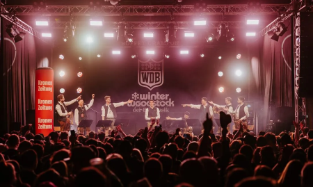 Optreden op het podium van het Winter-Woodstock der Blasmusik